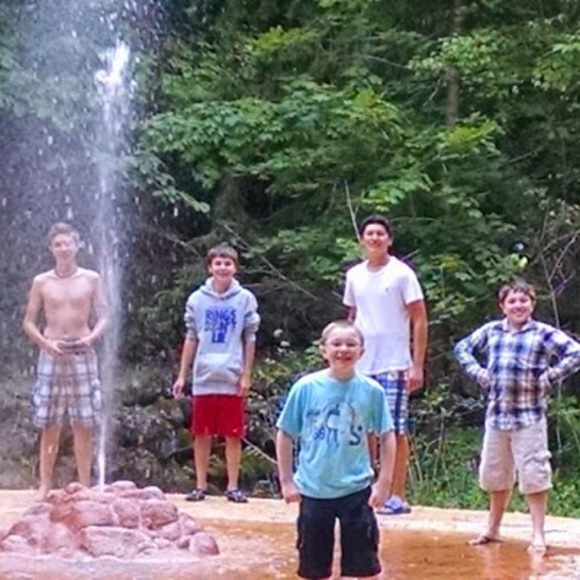 Profile Picture of Jackie Bellinger (@jackiebellinger) on Poshmark