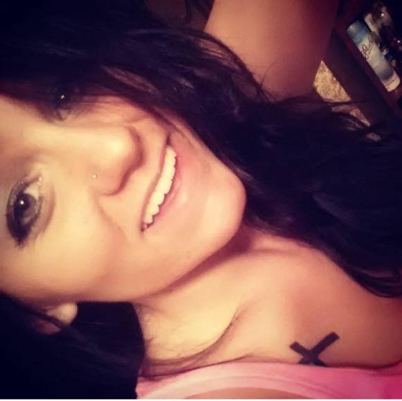Profile Picture of Amber Travis (@amber_94) on Poshmark