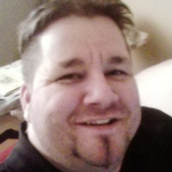 Profile Picture of Robert Savvides (@robertsavvides) on Poshmark