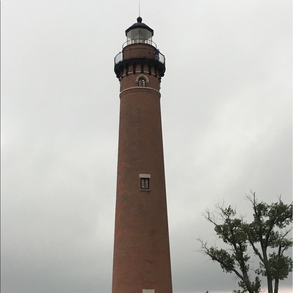 Profile Picture of Olivia Grooters (@oliviag2523) on Poshmark