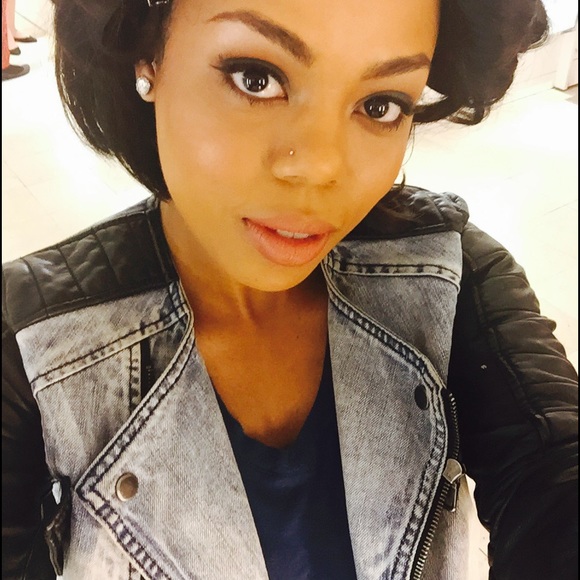 Profile Picture of Michaelle Poulard (@michaelle87) on Poshmark