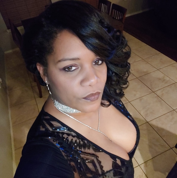 Profile Picture of Orlanda Guy (@orlanda71) on Poshmark