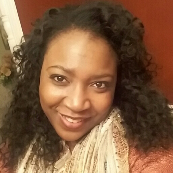 Profile Picture of Denise Matlock (@rosalyndeni) on Poshmark