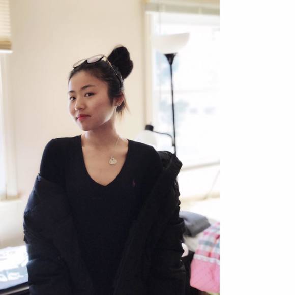 Yun Qiu - Poshmark Profile Picture of Yun Qiu (@queena705) on Poshmark