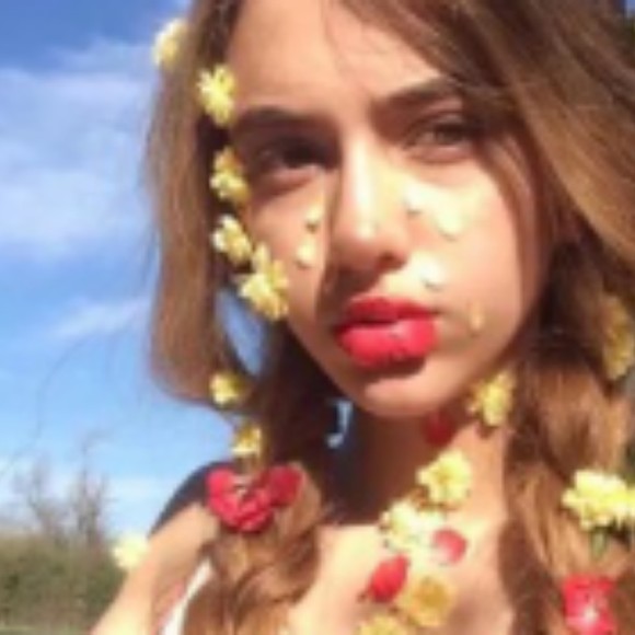 Profile Picture of Randa Robert (@randa3sq857) on Poshmark