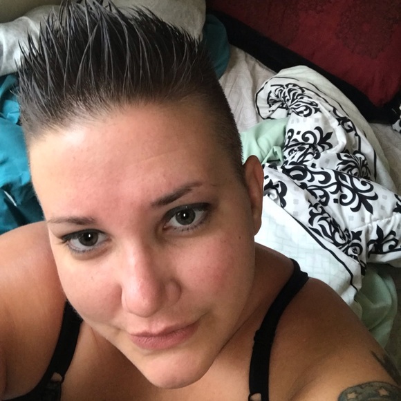 Victoria Hillebrand - Poshmark Profile Picture of Victoria Hillebrand (@hips35) on Poshmark