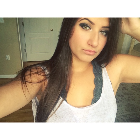 Profile Picture of Alexandria Minervini (@alexminervini) on Poshmark