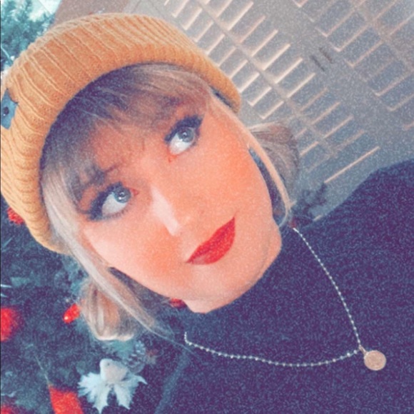 Profile Picture of Brooke Bryan (@dearbrookebryan) on Poshmark