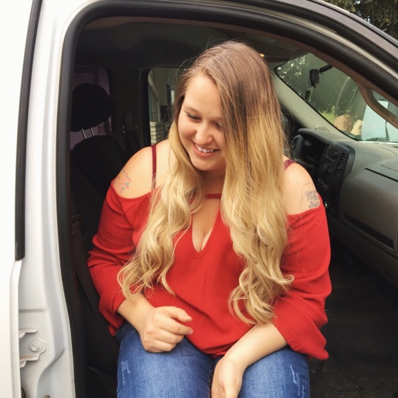 Profile Picture of Desyrae Rodden (@desyraerodden) on Poshmark