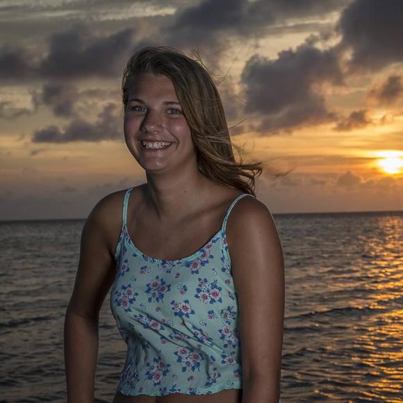 Profile Picture of Alexaa Bortner (@abortner26) on Poshmark