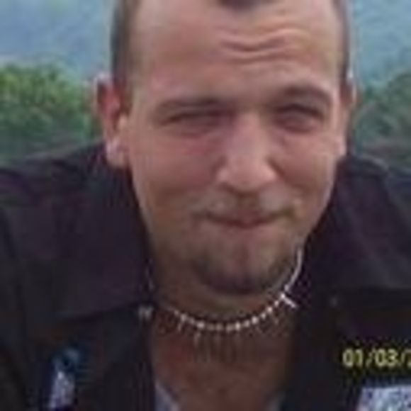 Profile Picture of Daniel Tichinel (@dannyboon40) on Poshmark