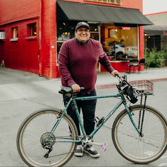 Profile Picture of Ray Munoz (@raybannmunoz) on Poshmark