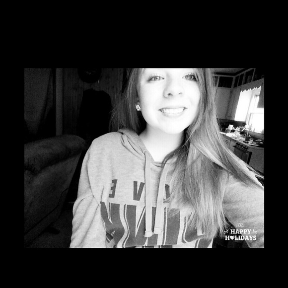 Profile Picture of Christine Moors (@justt_christine) on Poshmark