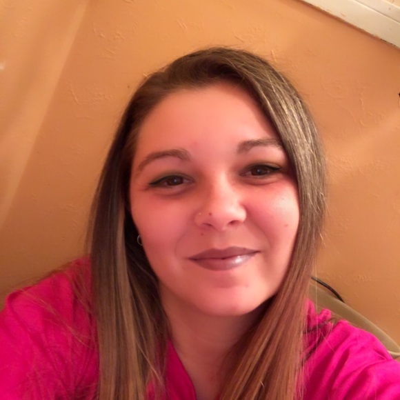 Profile Picture of Shelly Duhon (@shellyd87) on Poshmark