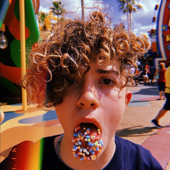 Sophia Avery-herron - Poshmark Profile Picture of Sophia Avery-herron (@sophiaherron) on Poshmark