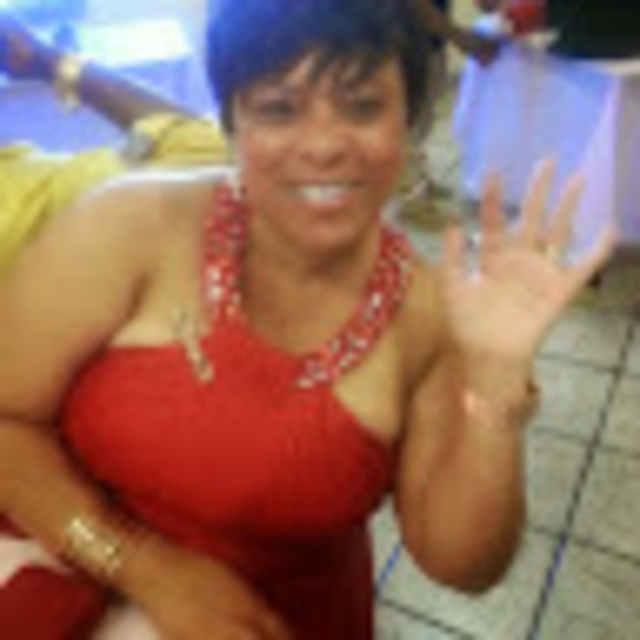 Profile Picture of Janet Reynolds (@janetmurray1965) on Poshmark