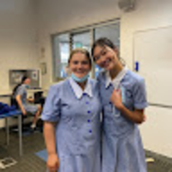 Profile Picture of Ashlee Kim (@ashleekim278) on Poshmark