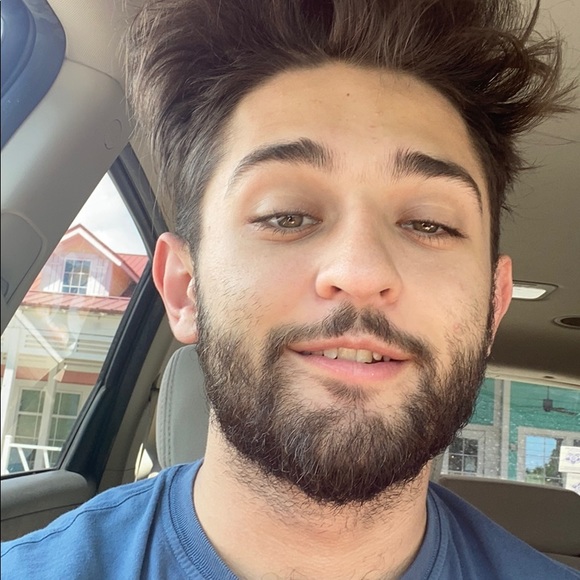 Profile Picture of Zachary Husey (@zaddy5000) on Poshmark