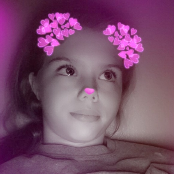 Profile Picture of Angelina Fendryk (@angefend) on Poshmark