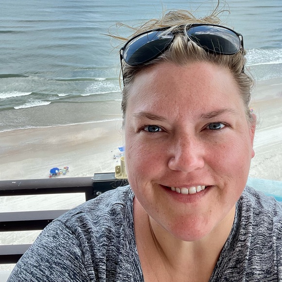 Profile Picture of Katie Fleger (@kfleger) on Poshmark