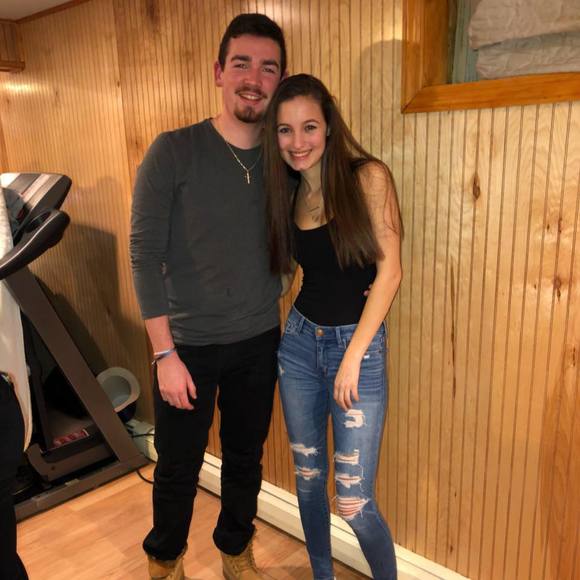 Profile Picture of Heather Reissner (@heather1397) on Poshmark
