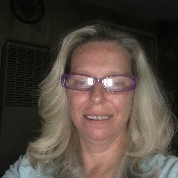 Alyce Kocher - Poshmark Profile Picture of Alyce Kocher (@partypibble67) on Poshmark