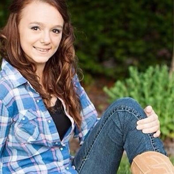 Profile Picture of Catelyn Kerns (@catie_kerns) on Poshmark