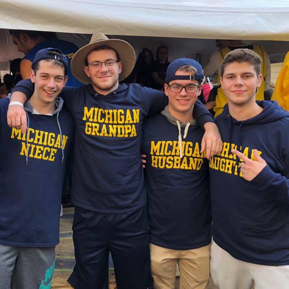 Profile Picture of Sam Roschelle (@samroschelle) on Poshmark