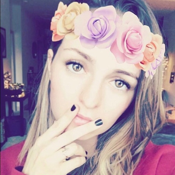 Profile Picture of Julia Glenn (@plumpanda) on Poshmark