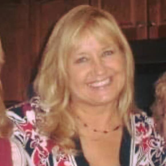 Profile Picture of Debbie Smith rieger (@darieger) on Poshmark