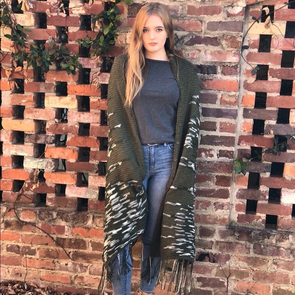 Profile Picture of ! hannah Roswall (@hannahrosw) on Poshmark