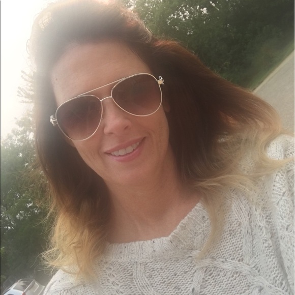 Profile Picture of Melissa Hericks (@mmhericks) on Poshmark
