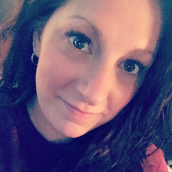 Profile Picture of Chrissy Toothman (@wvchrissy) on Poshmark