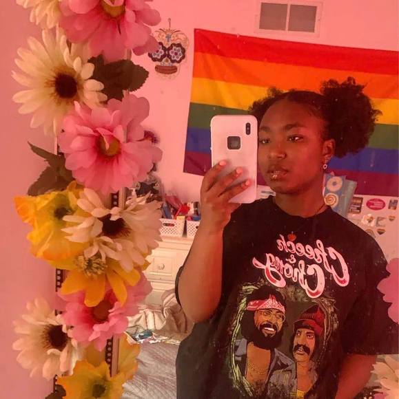 Profile Picture of Maya Renee (@maytwicee) on Poshmark