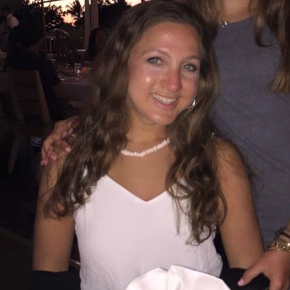 Profile Picture of Sophia Barbanel (@sophiabarbs) on Poshmark