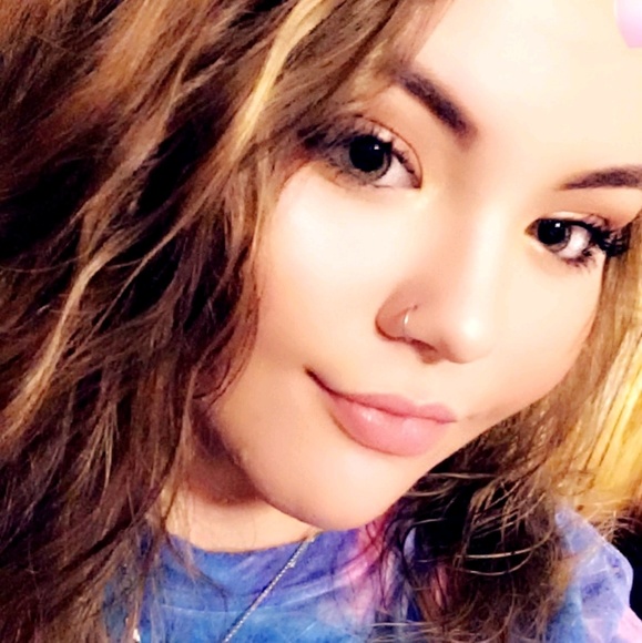 Profile Picture of Zoey Haught (@zhaught33) on Poshmark