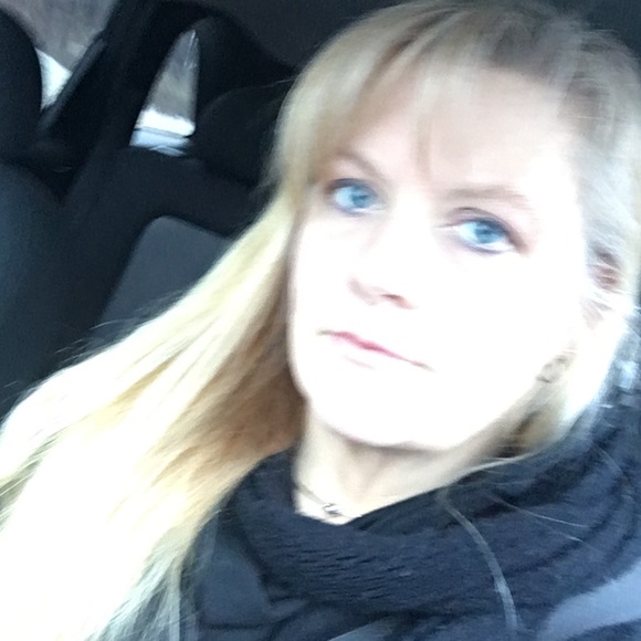 Profile Picture of Debra Bradley (@debrabradley362) on Poshmark