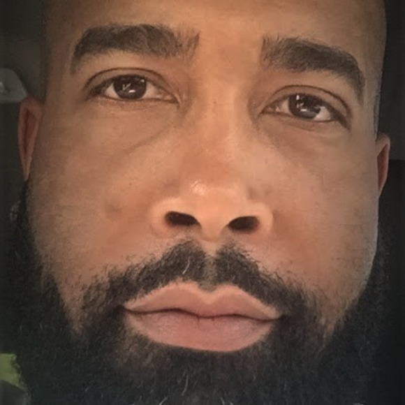 Profile Picture of Van Leer (@vanleer) on Poshmark