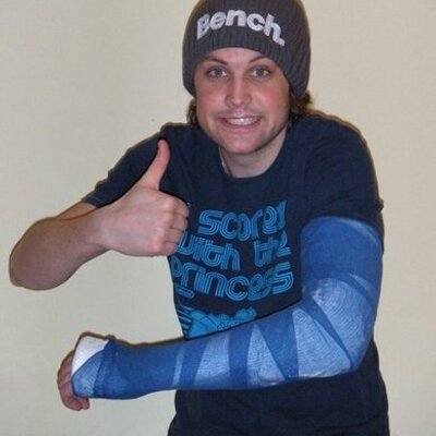 Profile Picture of Dan Revell (@corkscru74) on Twitter