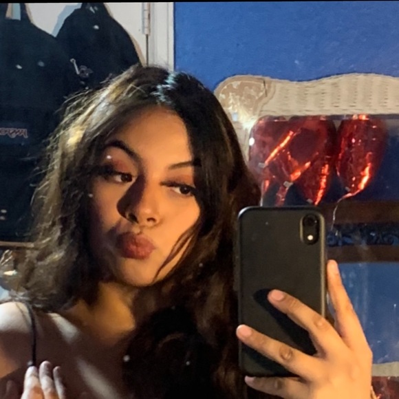 Profile Picture of Adriana Basabe (@adriana9879) on Poshmark