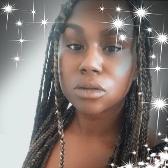 Profile Picture of Krystal Reynolds (@meujustus2) on Poshmark