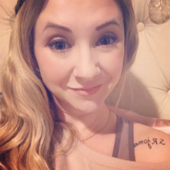 Profile Picture of Danielle Vaccaro (@nursedanny) on Poshmark