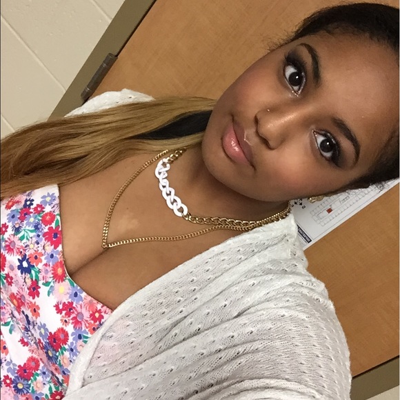 Profile Picture of Paris Craigen (@bhaddbitchlove) on Poshmark