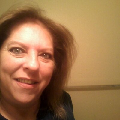 Profile Picture of Karen Allen Phillips (@karendial2011) on Twitter