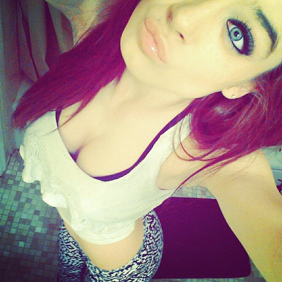 Profile Picture of Autumn Goodman (@stoner96) on Poshmark