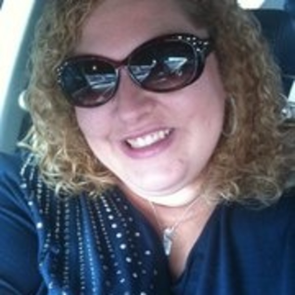 Profile Picture of Joellen Clark (@joellen85) on Poshmark