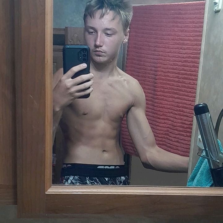 Profile Picture of Bennie (@nutsnum) on Tiktok