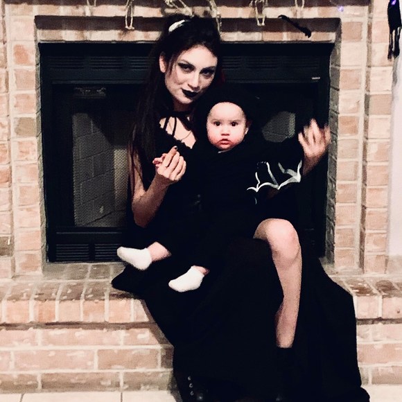 Profile Picture of Karen Mohr (@omfgkareen) on Poshmark