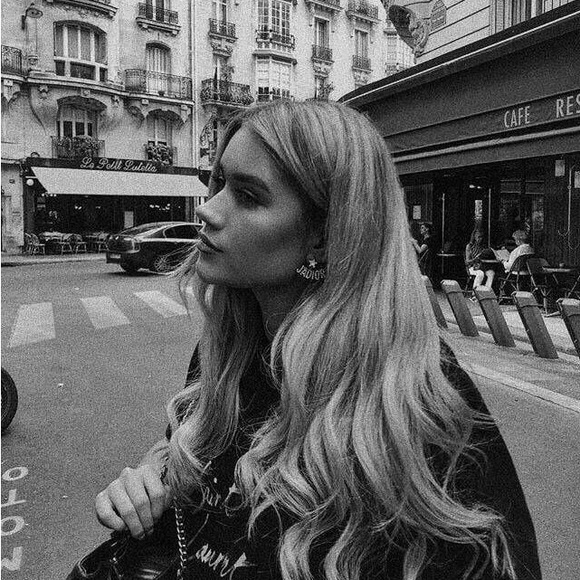 Profile Picture of Janet Pae (@moderndame14) on Poshmark