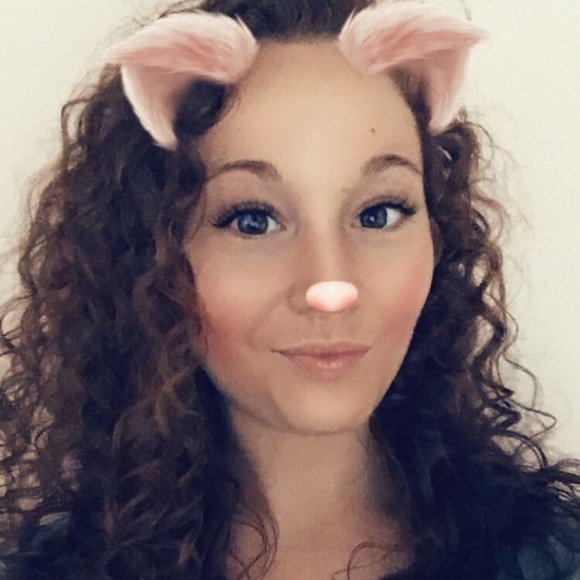 Profile Picture of Danni Domanowski (@dleed27) on Poshmark
